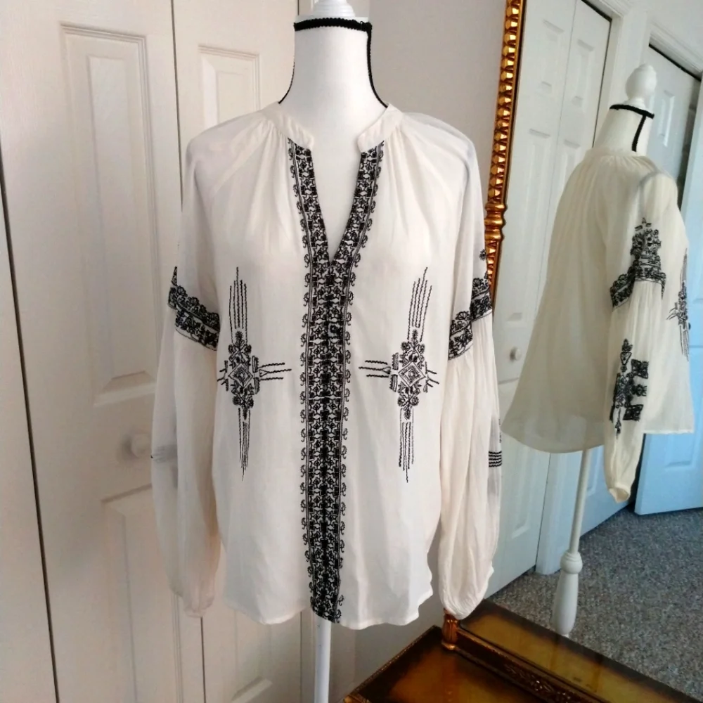 Maeve V-Neck White w/Blk Embroidery Tunic Top Med. - Picture 8 of 10